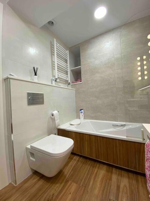 Apartamento A 100Metros De La Playa De San Lorenzo Gijón Exteriör bild